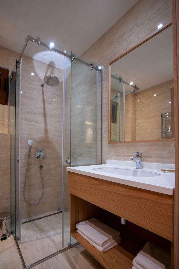 Vela Hotell 4*